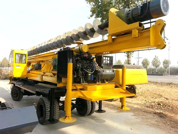 小型汽車雙軌道撸撸社APP下载网站官方版下载側麵實拍